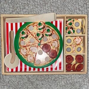 Melissa & Doug Wooden Pizza Set - Green, Red, Brown